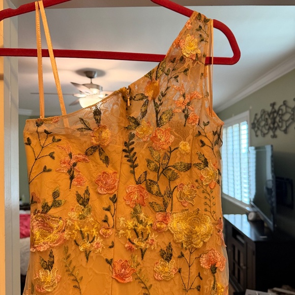 MacDuggal Formal Stunner - Picture 17 of 17